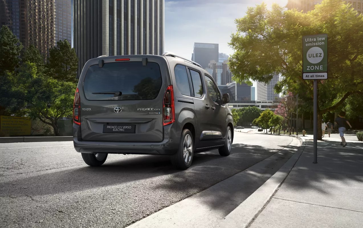 /img/gama/toyota/proace-city-verso/proace city verso electric exterior.jpg?vn=8bf077f8-b6e6-4f62-8a32-f11f2ca8cd32